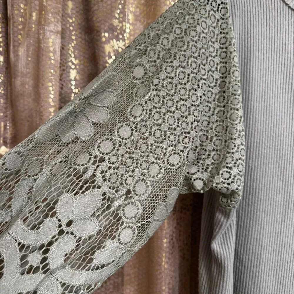 Daytrip BKE Sage Green Floral Lace Sleeve Ribbed Blouse Top Small - Picture 4 of 10